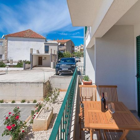 Beachfront Apartments Villa Sisa Primošten Esterno foto