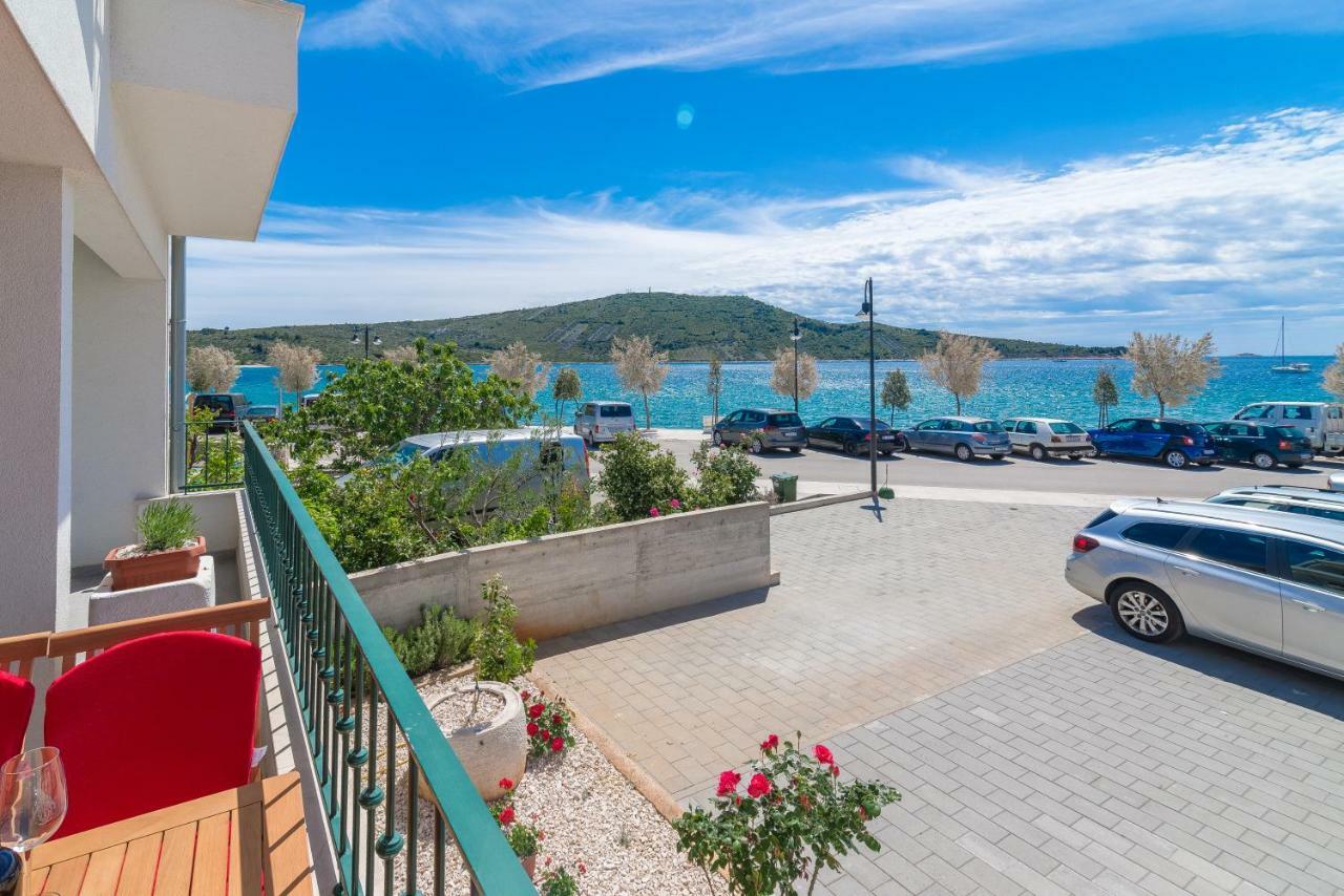 Beachfront Apartments Villa Sisa Primošten Esterno foto