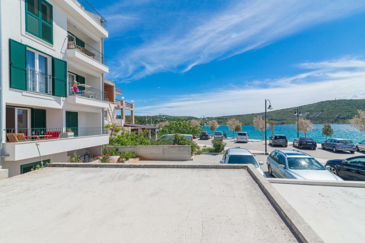Beachfront Apartments Villa Sisa Primošten Esterno foto